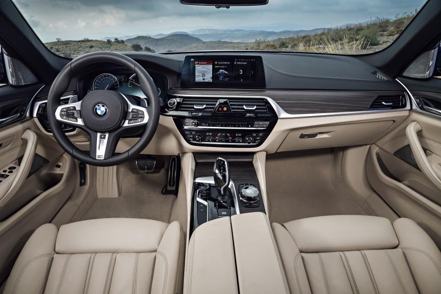 Торпедо BMW 530d xDrive Touring M Sport 2017 года  (WW) (фото 45 из 78)